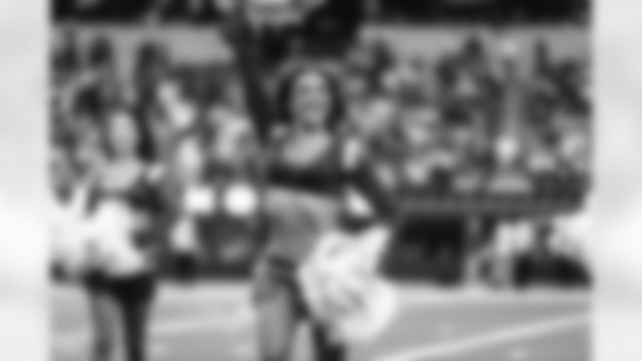 E_260104_Rams_vs_Cardinals_TE_444