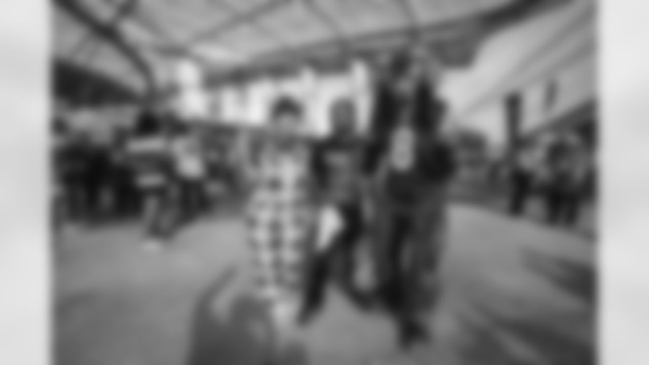 The Los Angeles Rams take on the Detroit Lions in week 15 of the 2025 NFL regular season.