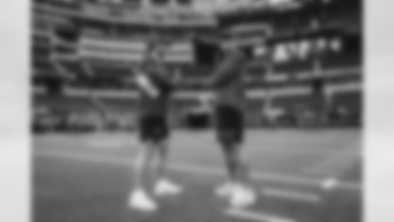 9 QB Matthew Stafford meets up with Buccaneers QB Baker Mayfield pregame ahead of the Rams vs. Buccaneers Week 12 matchup on Sunday Night Football