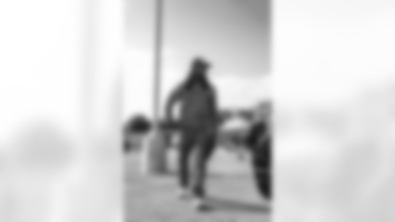 17 WR Davante Adams arrives at SoFi Stadium for today's matchup against the Lions