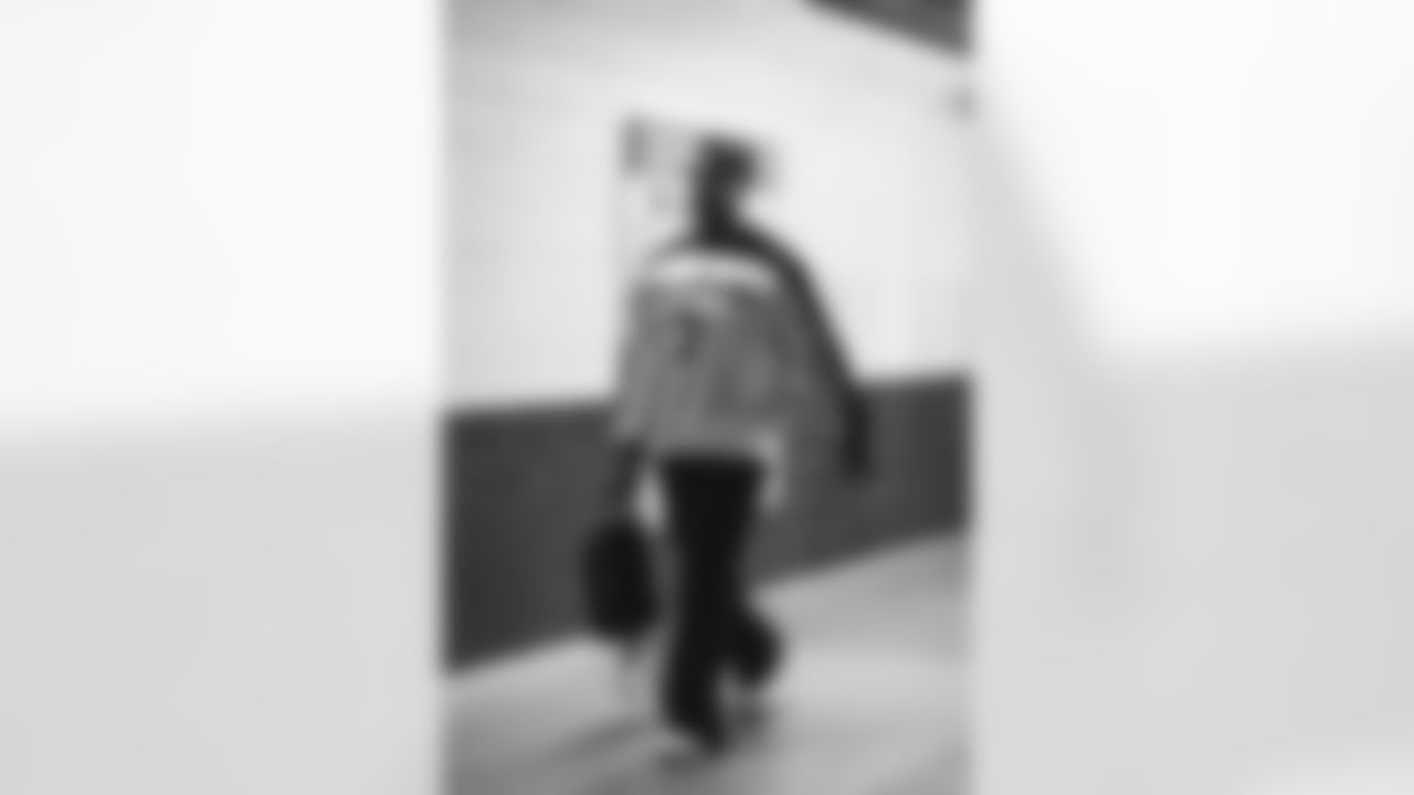 72 OL D.J. Humphries arrives at Levi's Stadium for today's matchup against the 49ers