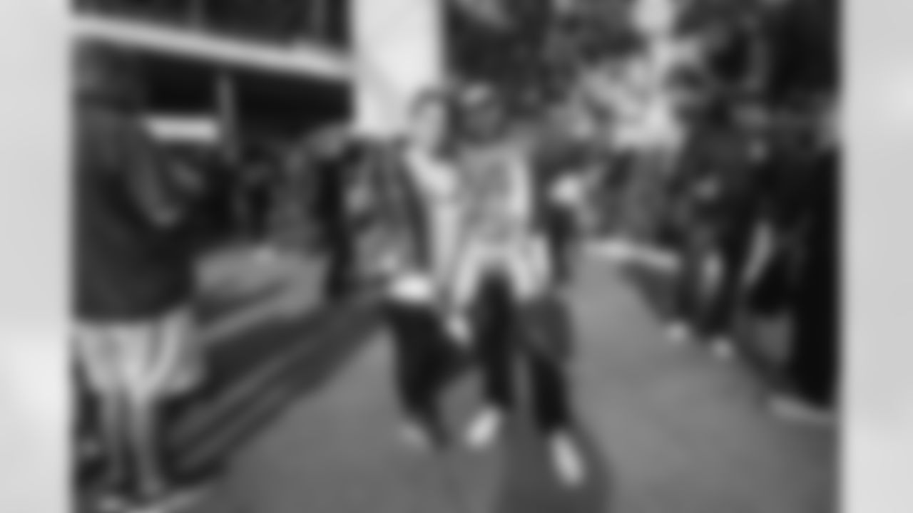 The Los Angeles Rams take on the Detroit Lions in week 15 of the 2025 NFL regular season.