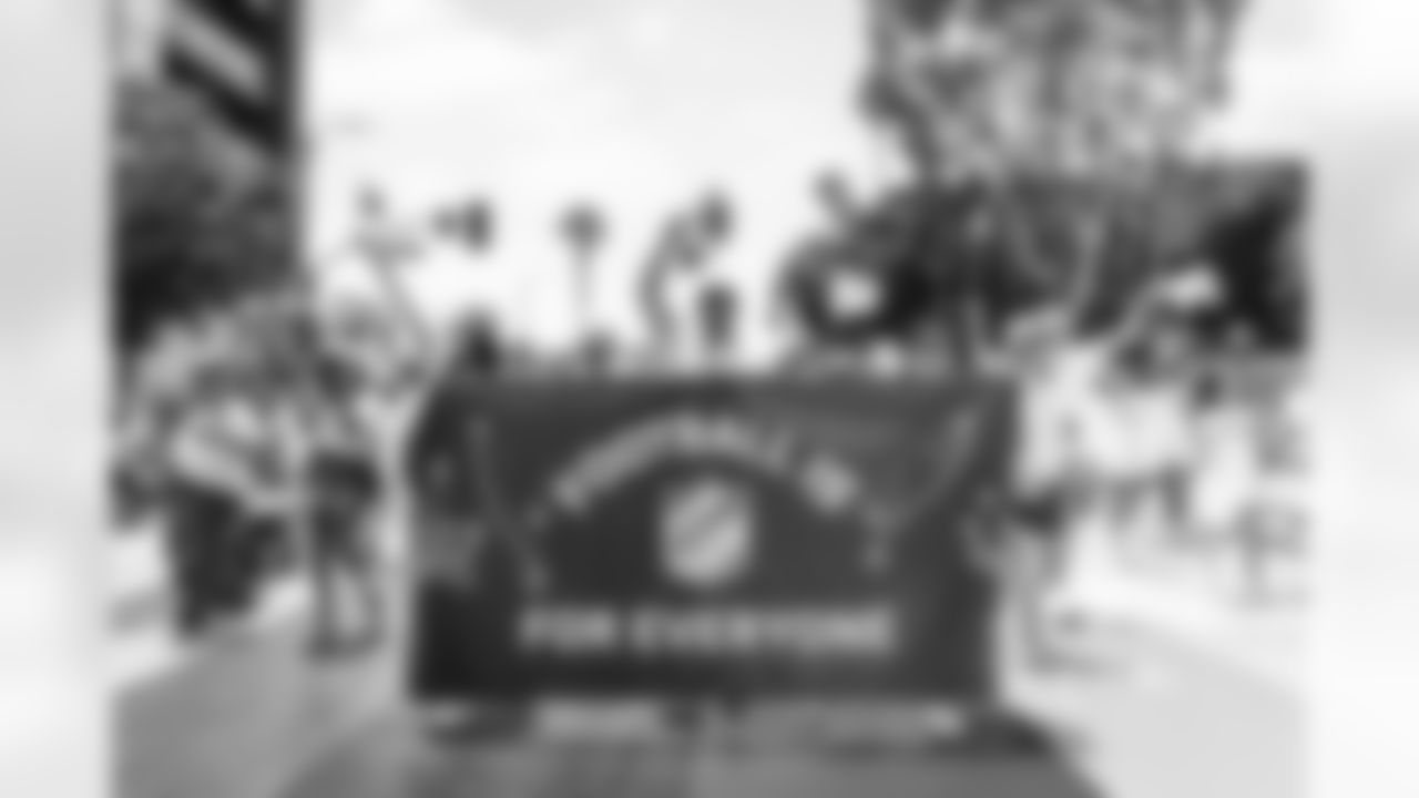 E_250608_1223_LA_Pride_Parade_22355