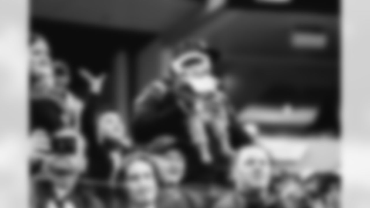 E_260104_Rams_vs_Cardinals_TE_529