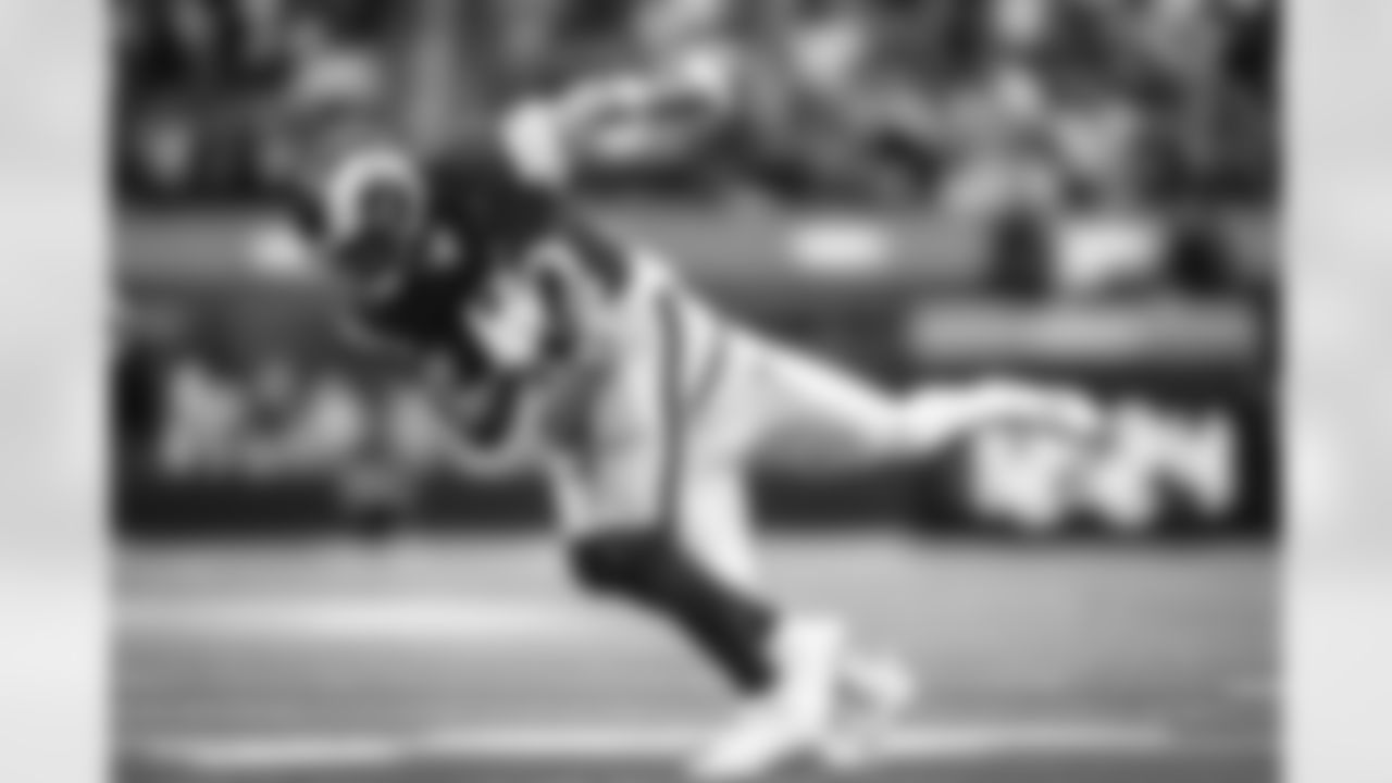 E_260104_Rams_vs_Cardinals_TE_363