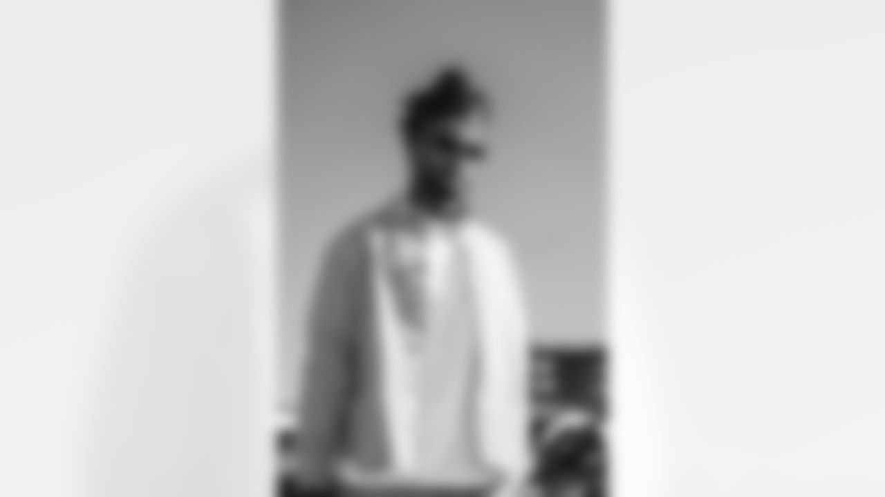 17 WR Davante Adams arrives at SoFi Stadium for Sunday Night Football against the Buccaneers