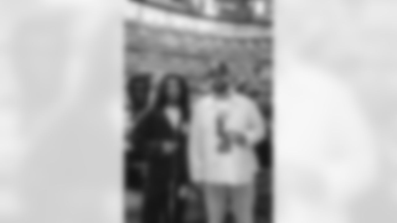 E_251102_Rams_Vs_Saints_Celebs_0017