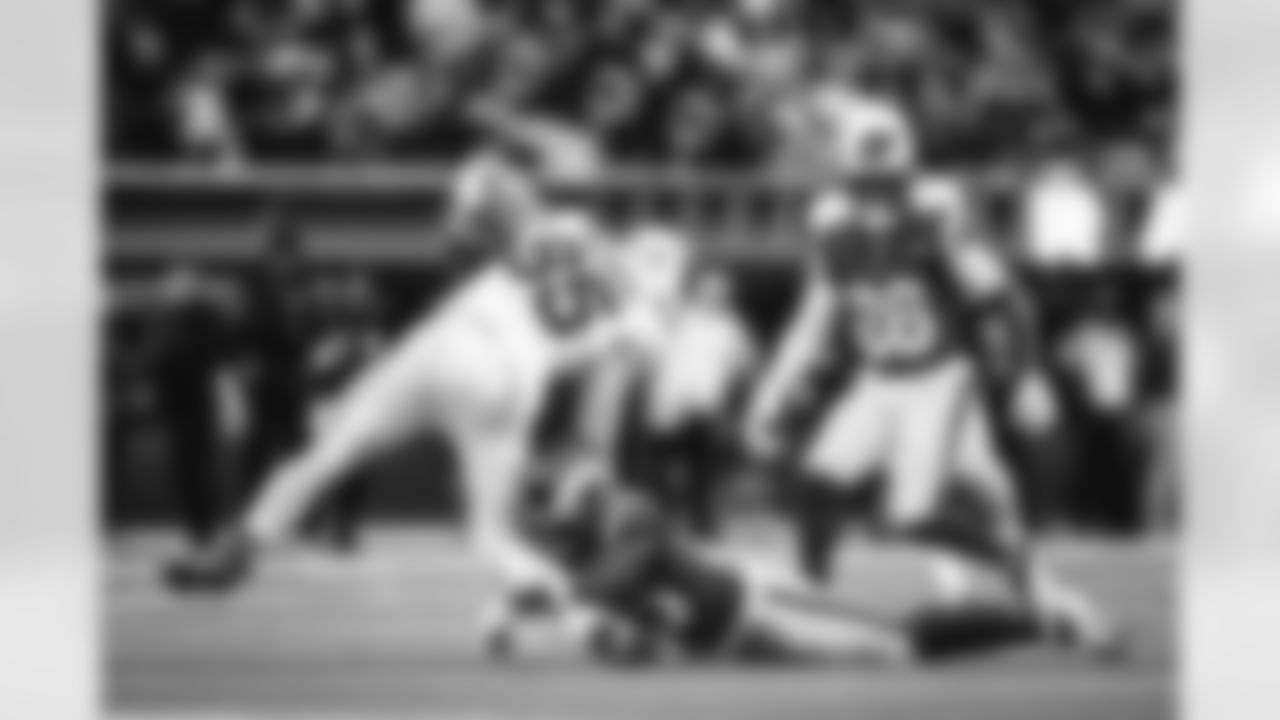 E_260104_Rams_vs_Cardinals_TE_656