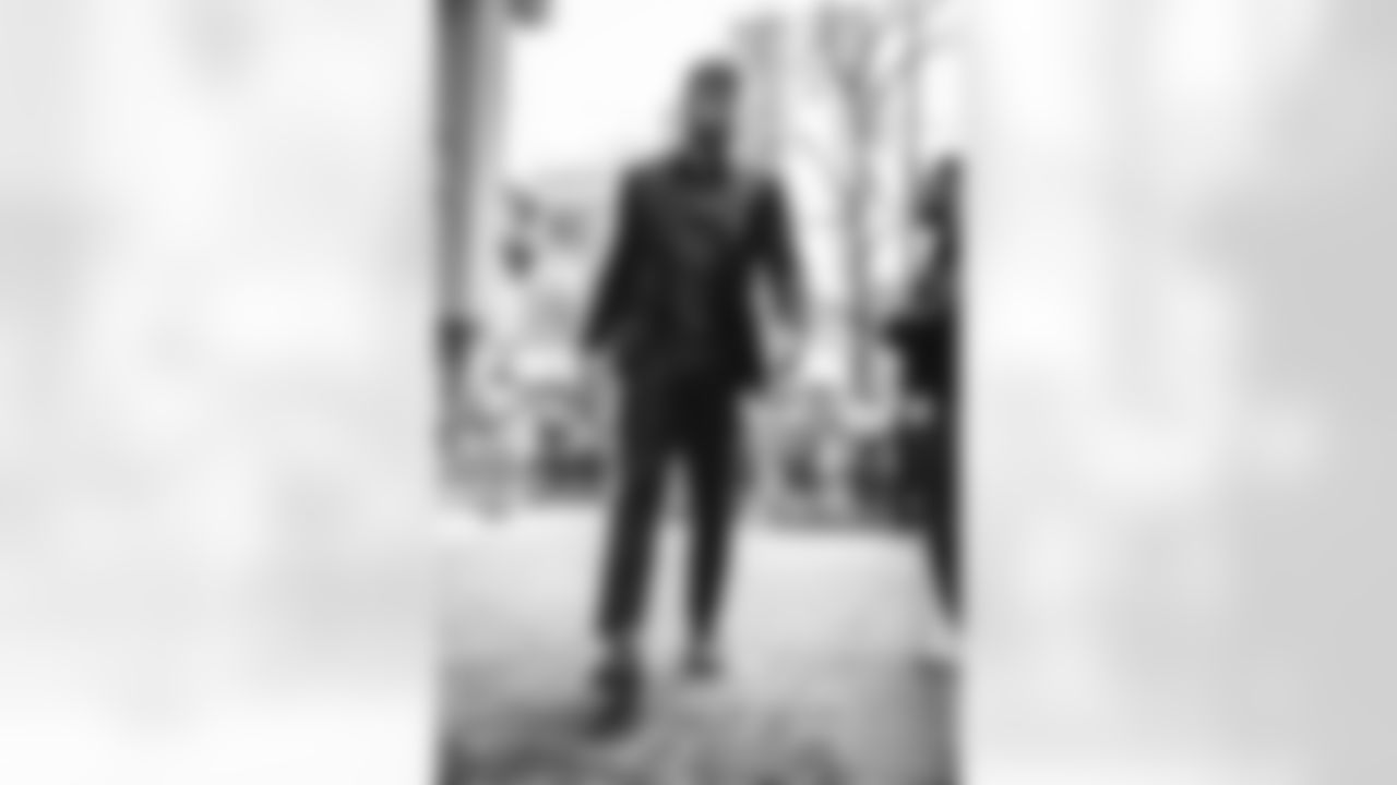 38 TE Nick Vannett travels to Bank of America Stadium for Wild Card matchup vs. Panthers