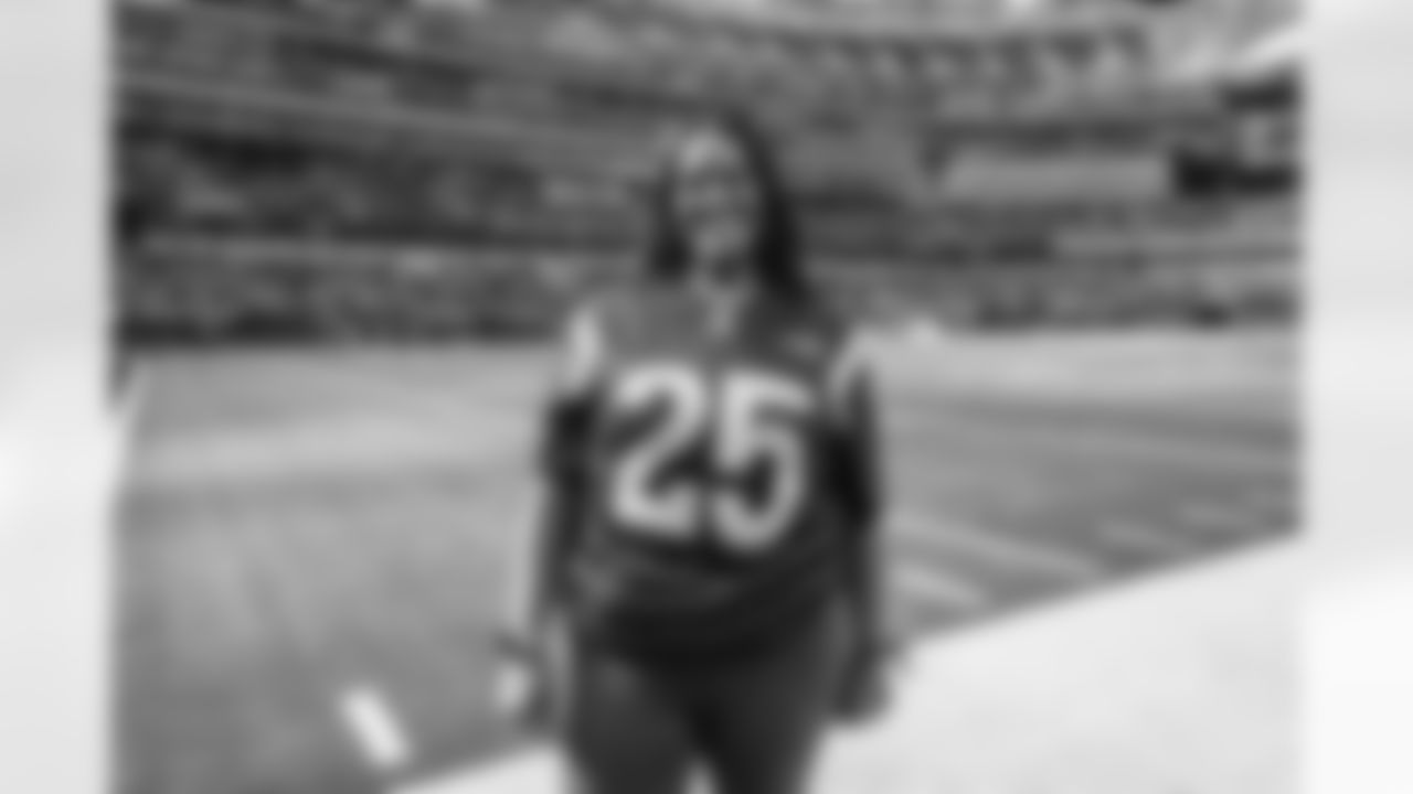 The Los Angeles Rams take on the Detroit Lions in week 15 of the 2025 NFL regular season.