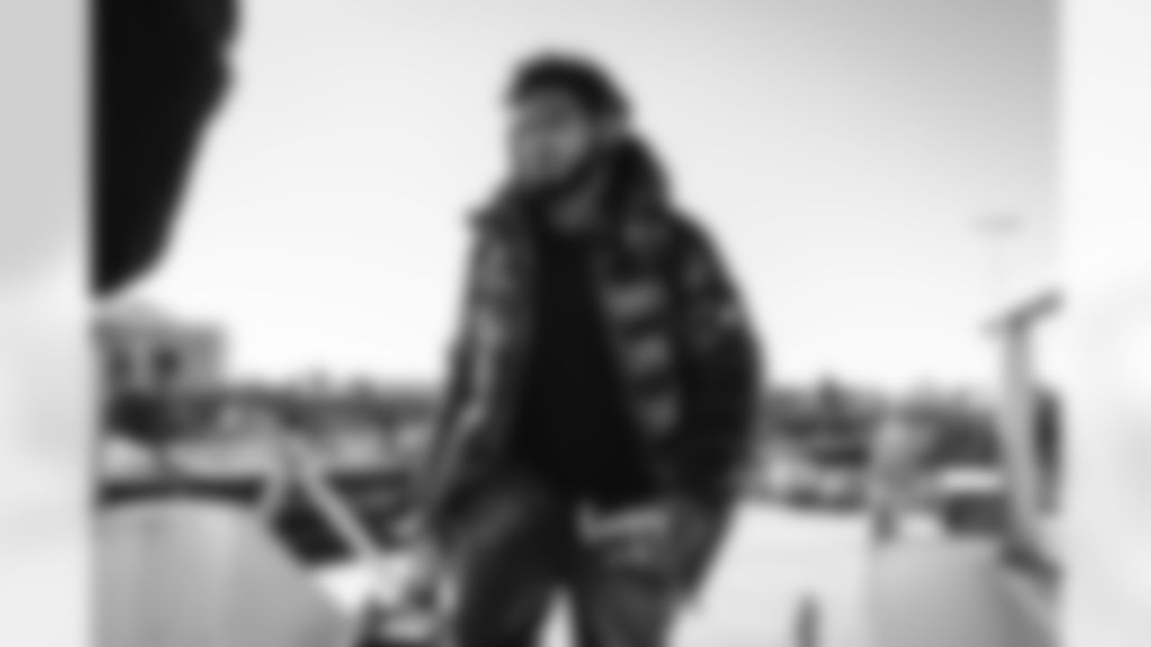 10 OLB Josaiah Stewart travels to Carolina for Wild Card matchup vs. Panthers