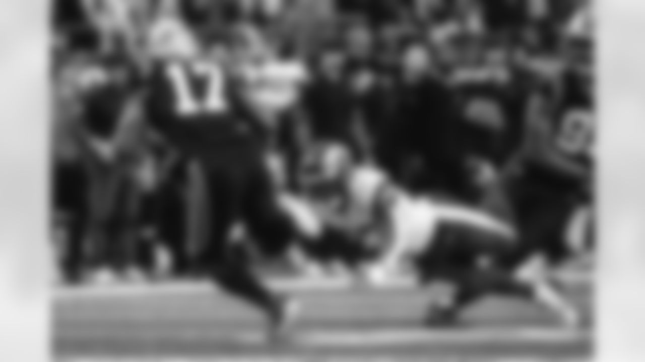 The Los Angeles Rams take on the Carolina Panthers in the wild card round of the 2025 NFL post season.