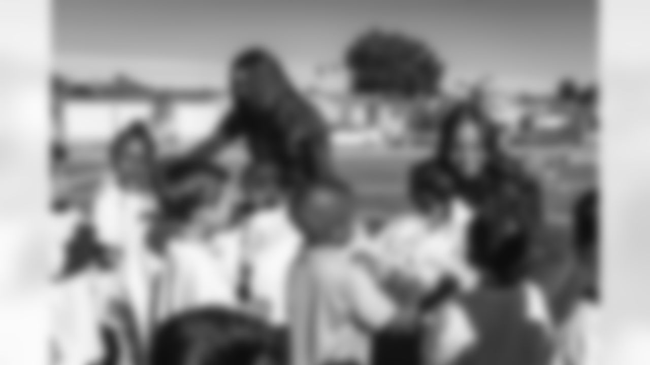 E_251202_Shoes_That_Fit_AD_1543