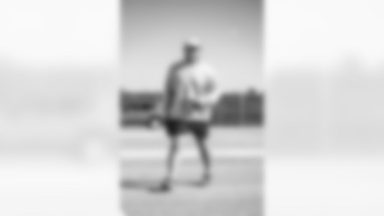 67 OL Justin Dedich arrives at SoFi Stadium for Sunday Night Football against the Buccaneers