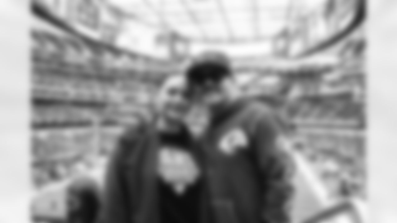 The Los Angeles Rams take on the Arizona Cardinals at SoFi Stadium in Week 18 of the 2025 season.