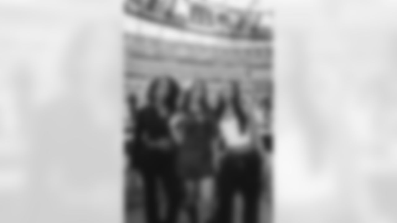 E_251102_Rams_Vs_Saints_Celebs_0019