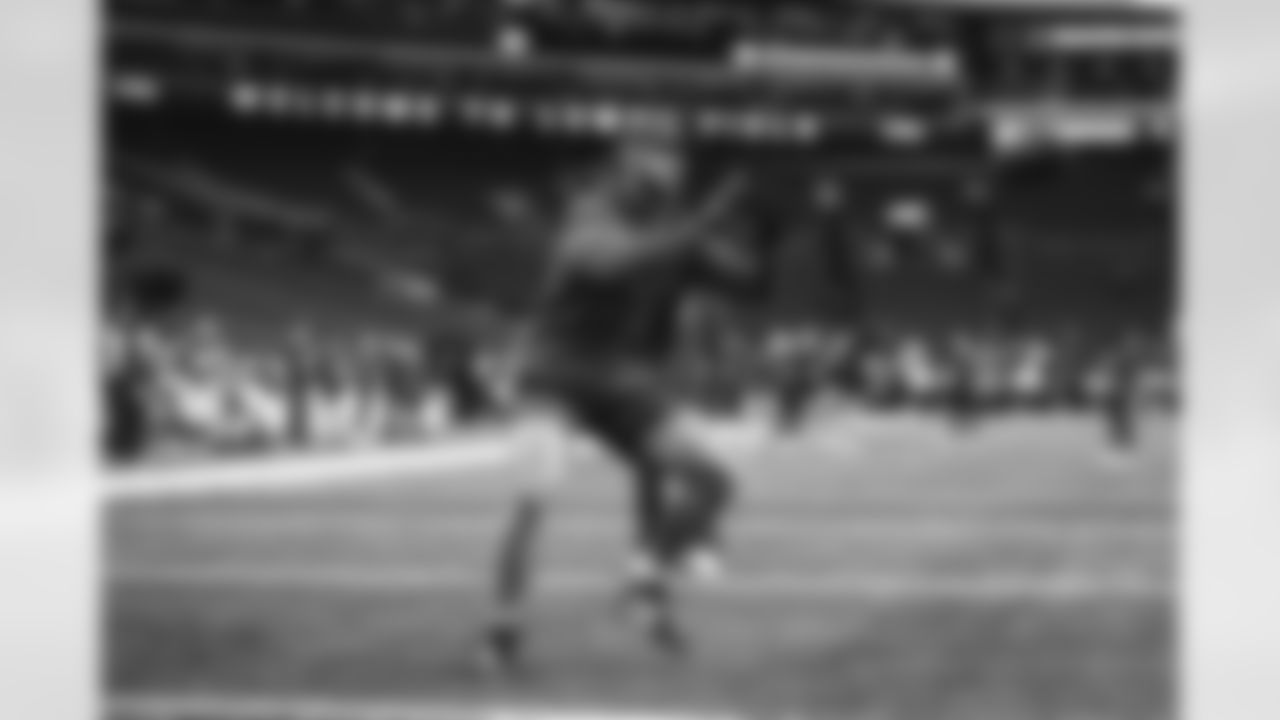 84 TE Colby Parkinson warms up pregame ahead of the Rams vs. Seahawks Week 16 matchup