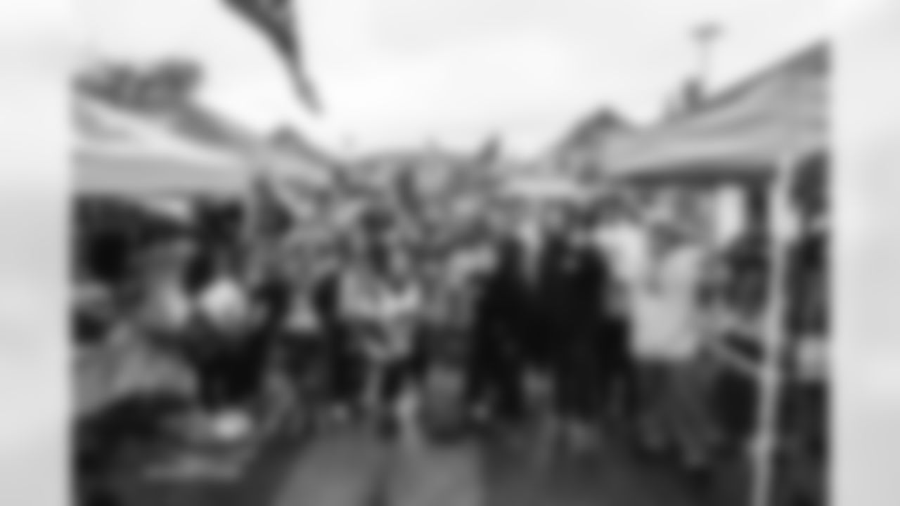 The Los Angeles Rams take on the Arizona Cardinals at SoFi Stadium in Week 18 of the 2025 season.