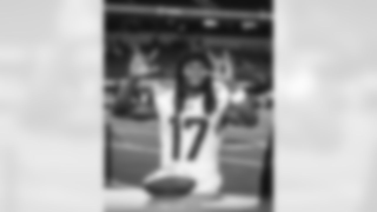 The Los Angeles Rams take on the Tampa Bay Buccaneers in week 12 of the 2025 NFL regular season.