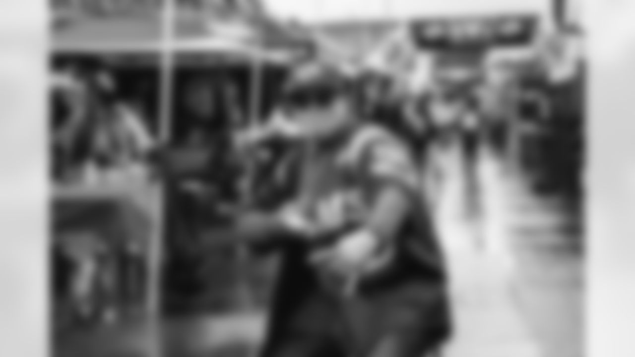 The Los Angeles Rams take on the Arizona Cardinals at SoFi Stadium in Week 18 of the 2025 season.