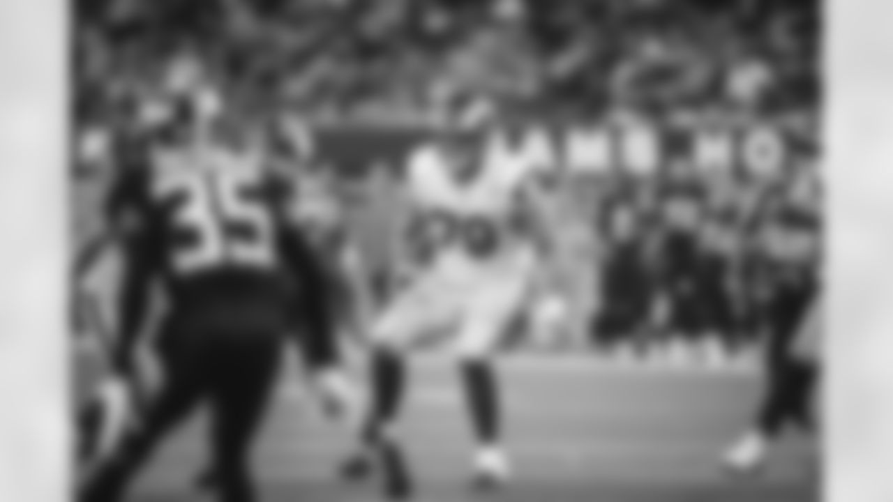 Offensive lineman (79) Rob Havenstein of the Los Angeles blocks Rams against the Tennessee Titans in an NFL game, Sunday, November 7, 2021, in Inglewood, CA. (Jeff Lewis/LA Rams)