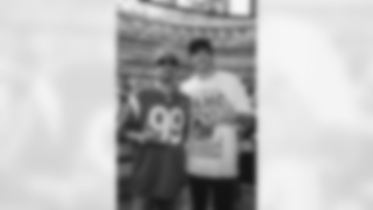 E_251102_Rams_Vs_Saints_Celebs_0021