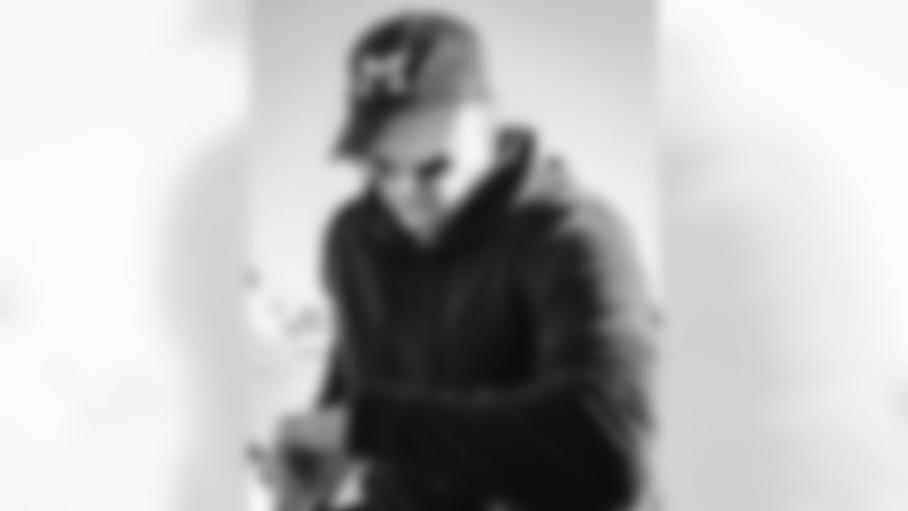 E_251206_Regular_Season_Week_14_Travel_BT_0071