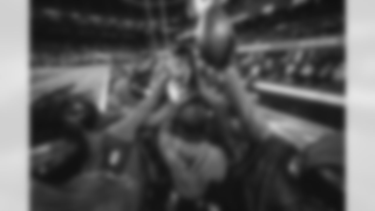 Rams players warm up pregame ahead of the Rams vs. Seahawks Week 16 matchup