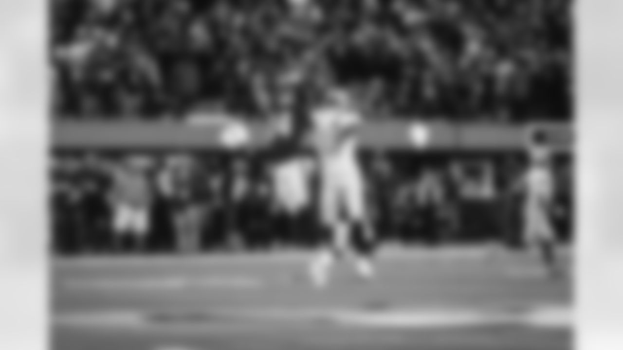 The Los Angeles Rams take on the Las Vegas Raiders during Week 14 of the 2022 NFL regular season.