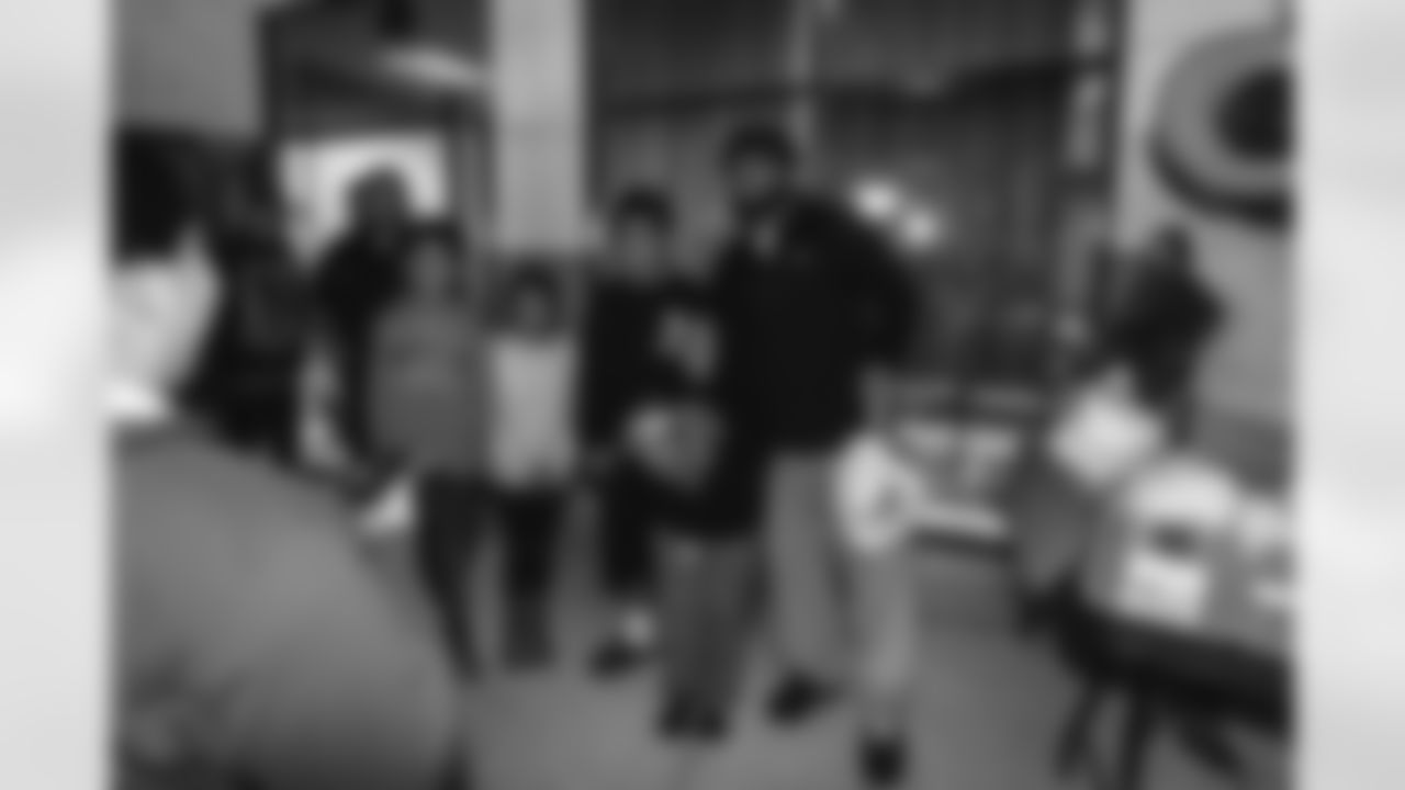 E_251118_KyrenWilliams_NELincoln_Rams_Turkey_Distribution_AD_0175