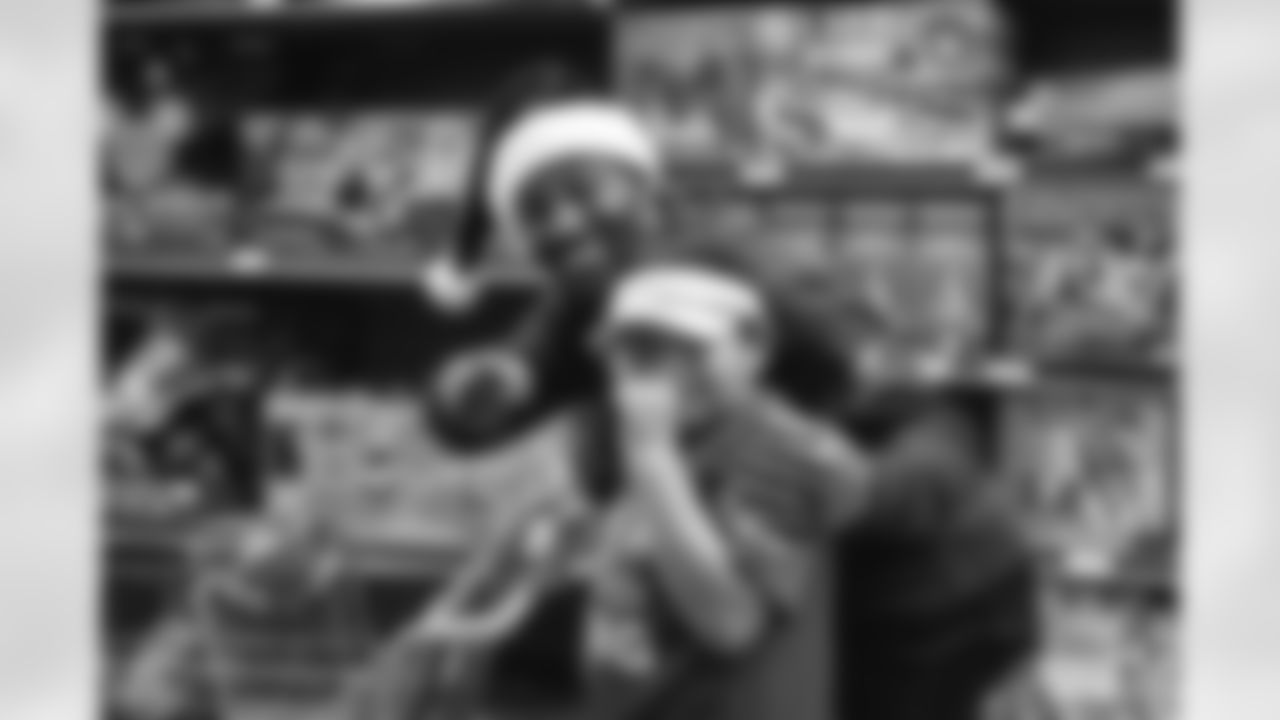 E_251208_Salvation_Army_Shopping_HY_0067