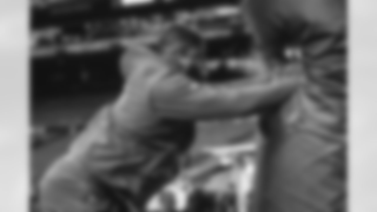 8 OLB Jared Verse warms up pregame ahead of the Rams vs. Seahawks Week 16 matchup