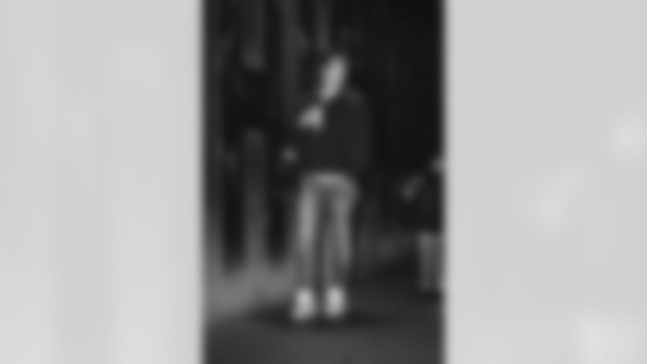 13 QB Stetson Bennett arrives at Bank of America Stadium for Wild Card matchup vs. Panthers