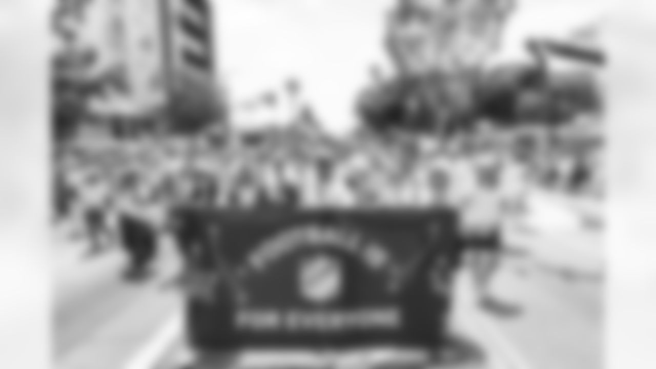 E_250608_1224_LA_Pride_Parade_22371