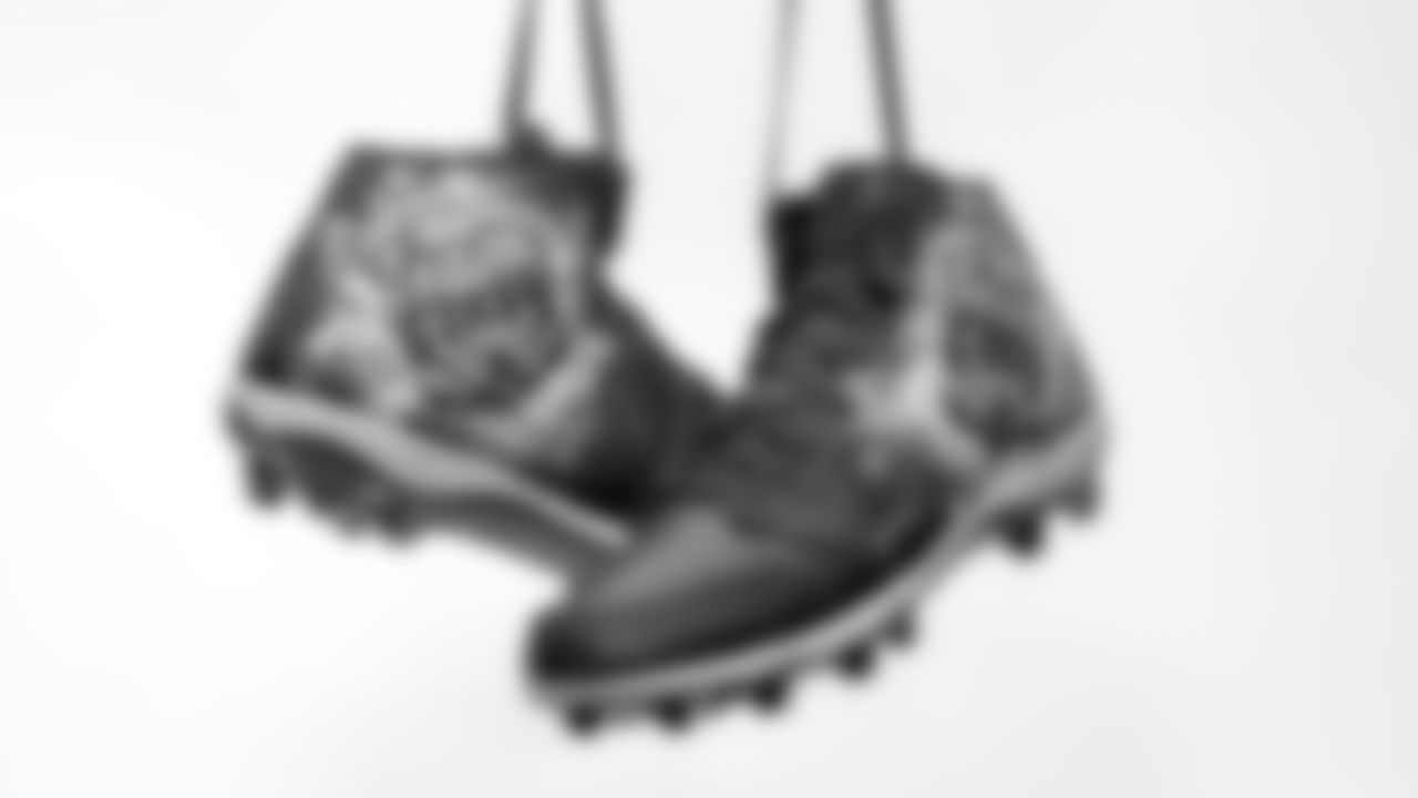 DE Desjuan Johnson | Team IMPACT