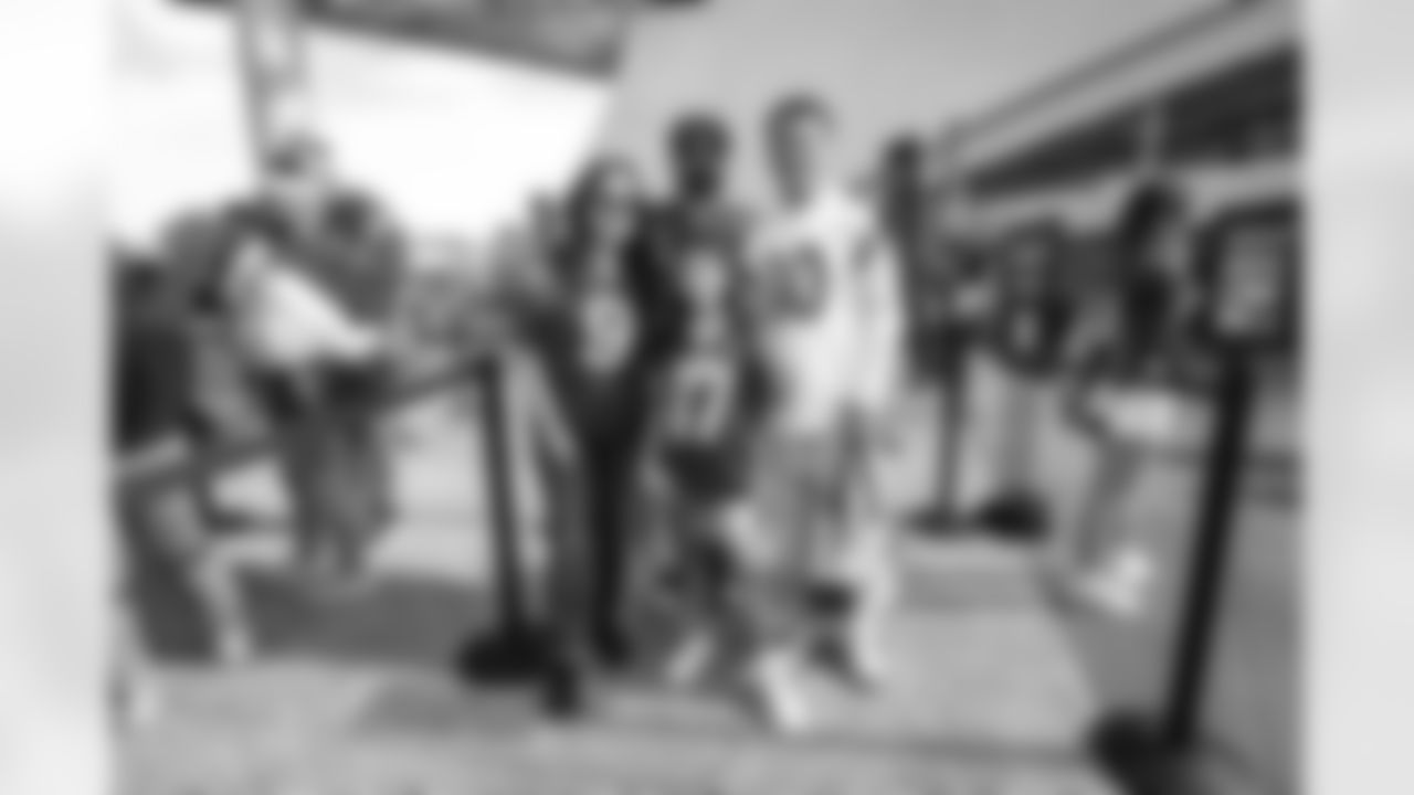 The Los Angeles Rams take on the Detroit Lions in week 15 of the 2025 NFL regular season.