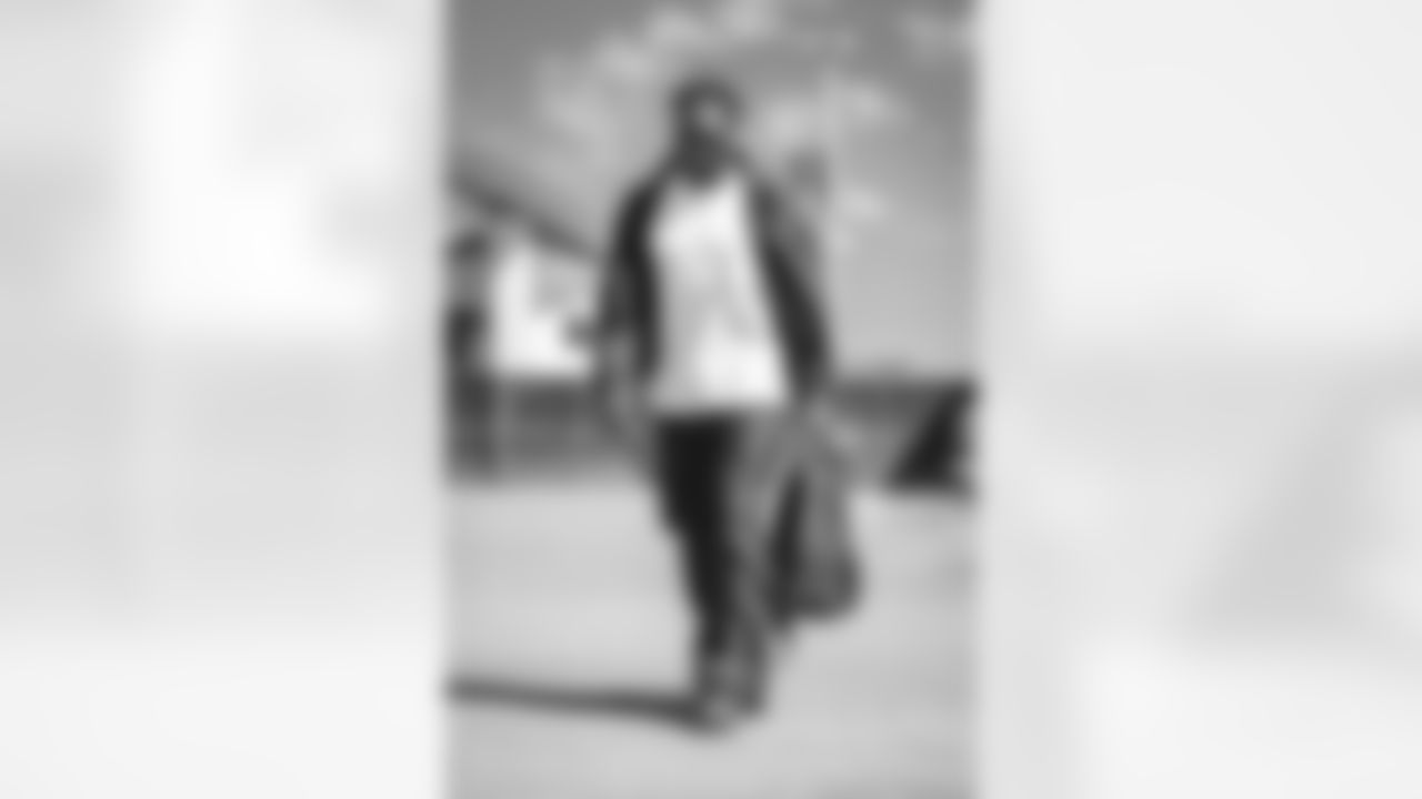 17 WR Davante Adams arrives at SoFi Stadium for tonight's Thursday Night Football game against the 49ers
