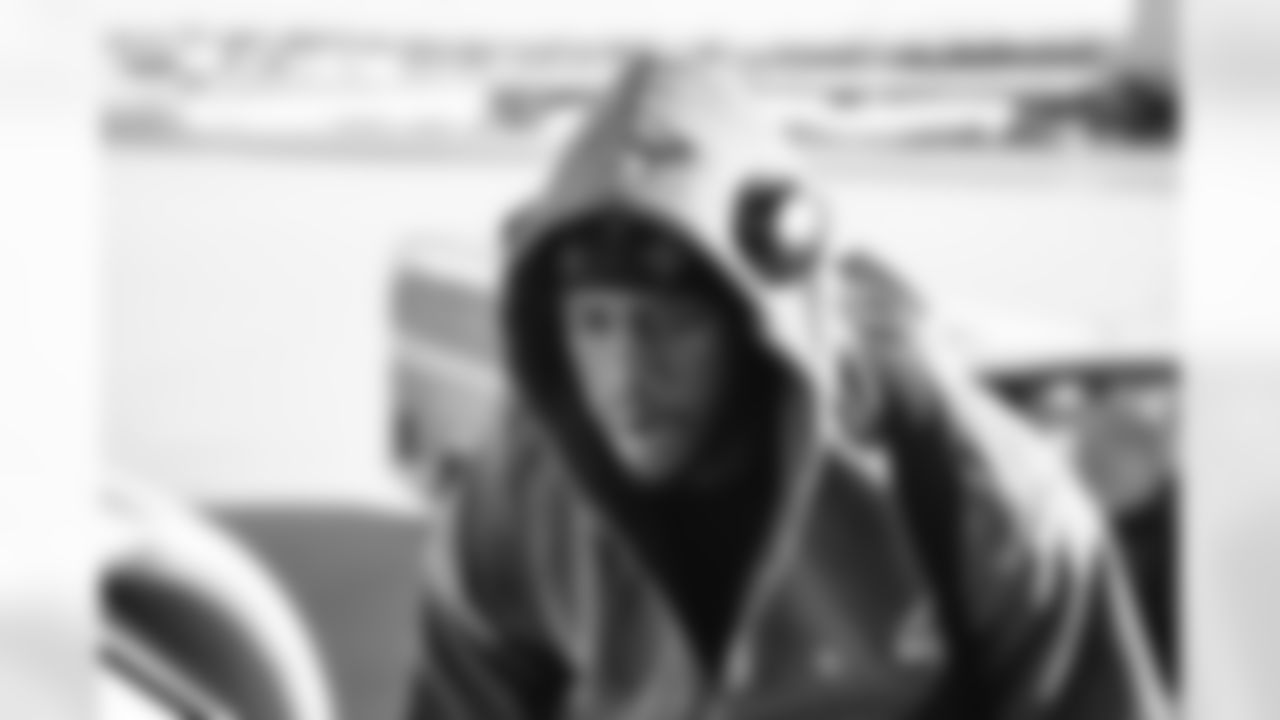 E_251206_Regular_Season_Week_14_Travel_BT_0060