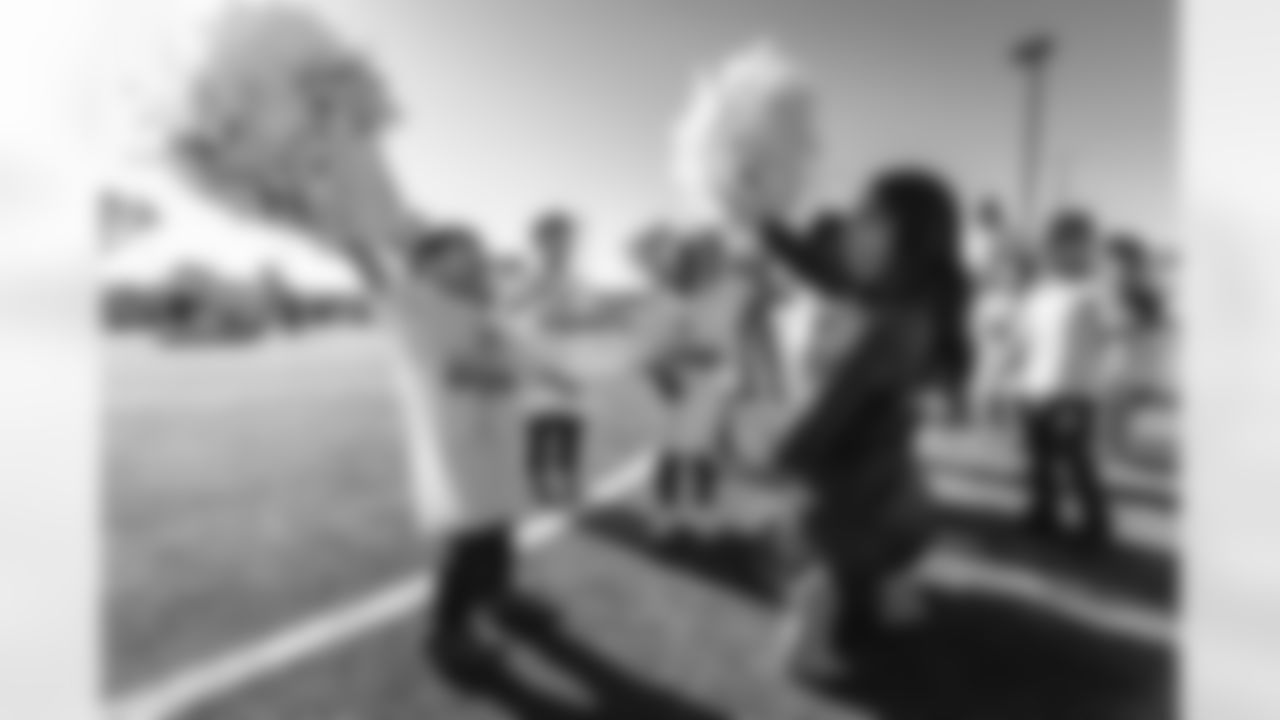 E_251202_Shoes_That_Fit_AD_1629