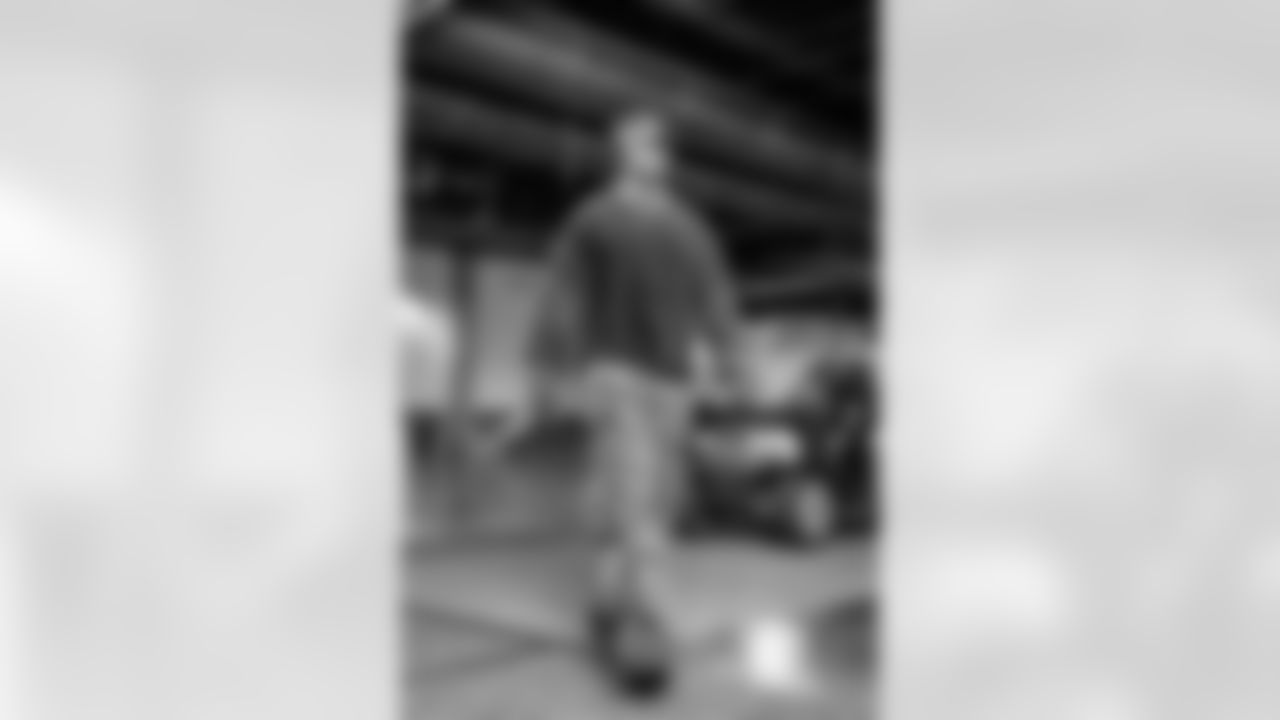 19 WR Xavier Smith arrives at SoFi Stadium for today's matchup against the Seahawks