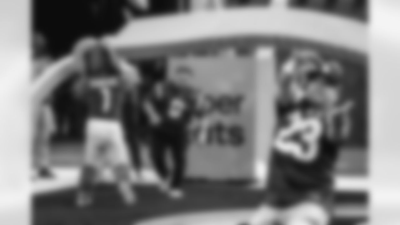 The Los Angeles Rams take on the Detroit Lions in week 15 of the 2025 NFL regular season.