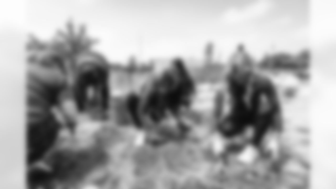 E_250606_1133_City_Year_Beautification_21539