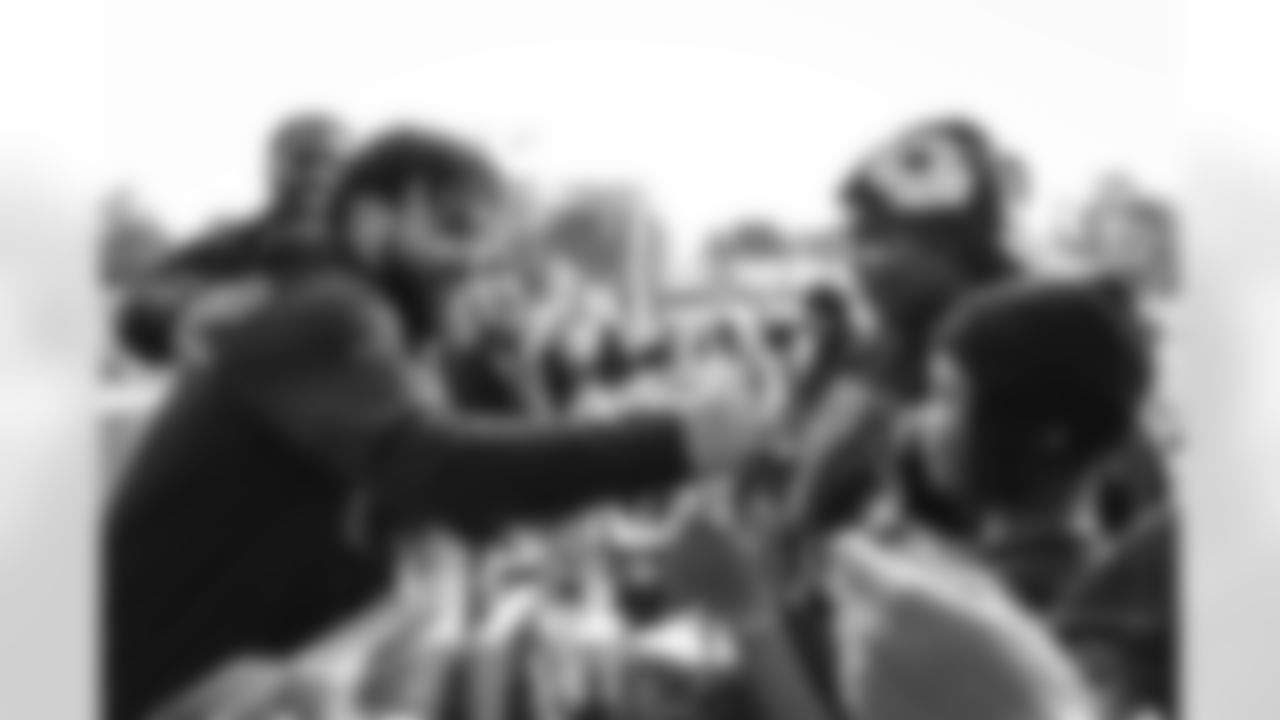 E_251222_Spark_Of_Love_Toy_Drive_AD_2579