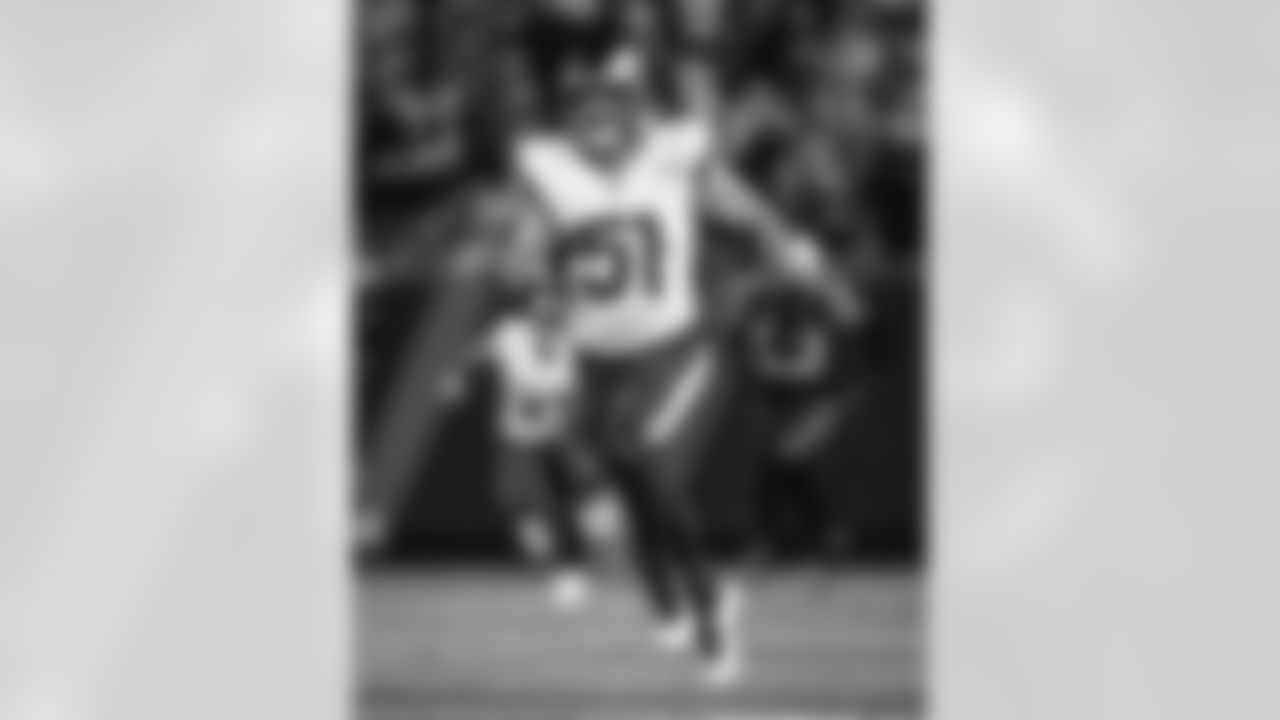 The Los Angeles Rams take on the Carolina Panthers in the wild card round of the 2025 NFL post season.