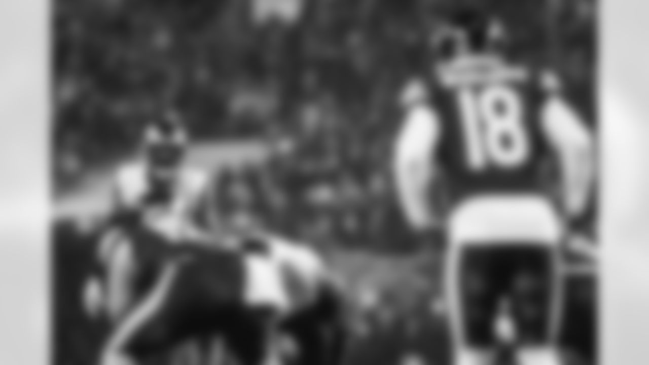 The Los Angeles Rams take on the Chicago Bears in the divisional round of the 2025 NFL post season.