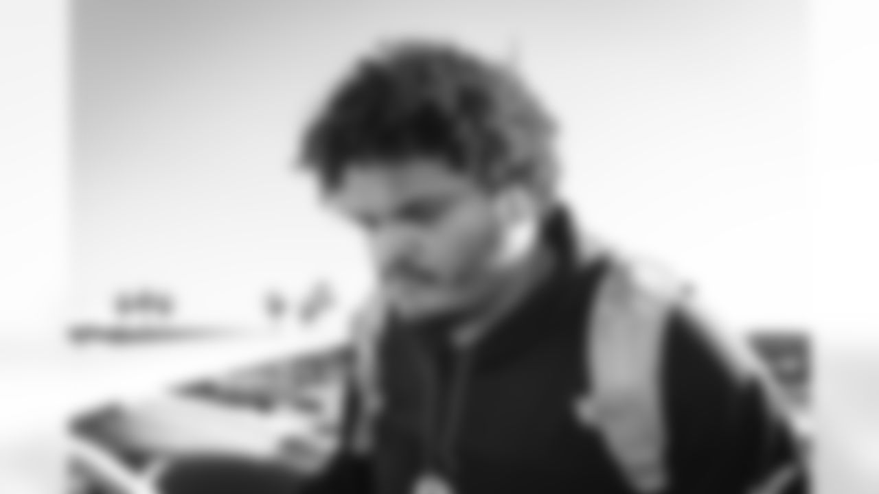 OL Steve Avila travels to Seattle for Sunday's NFC Championship game