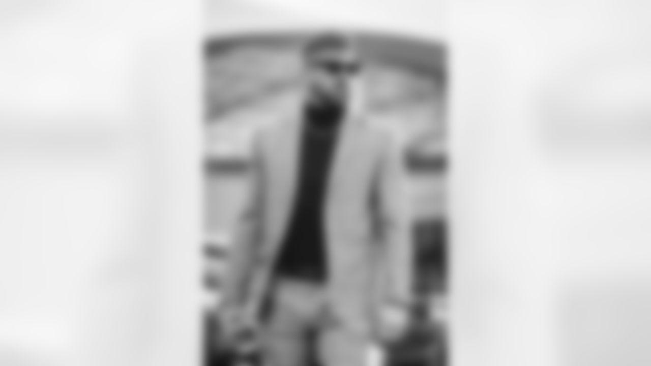 38 TE Nick Vannett arrives at SoFi Stadium for today's game vs. the Cardinals