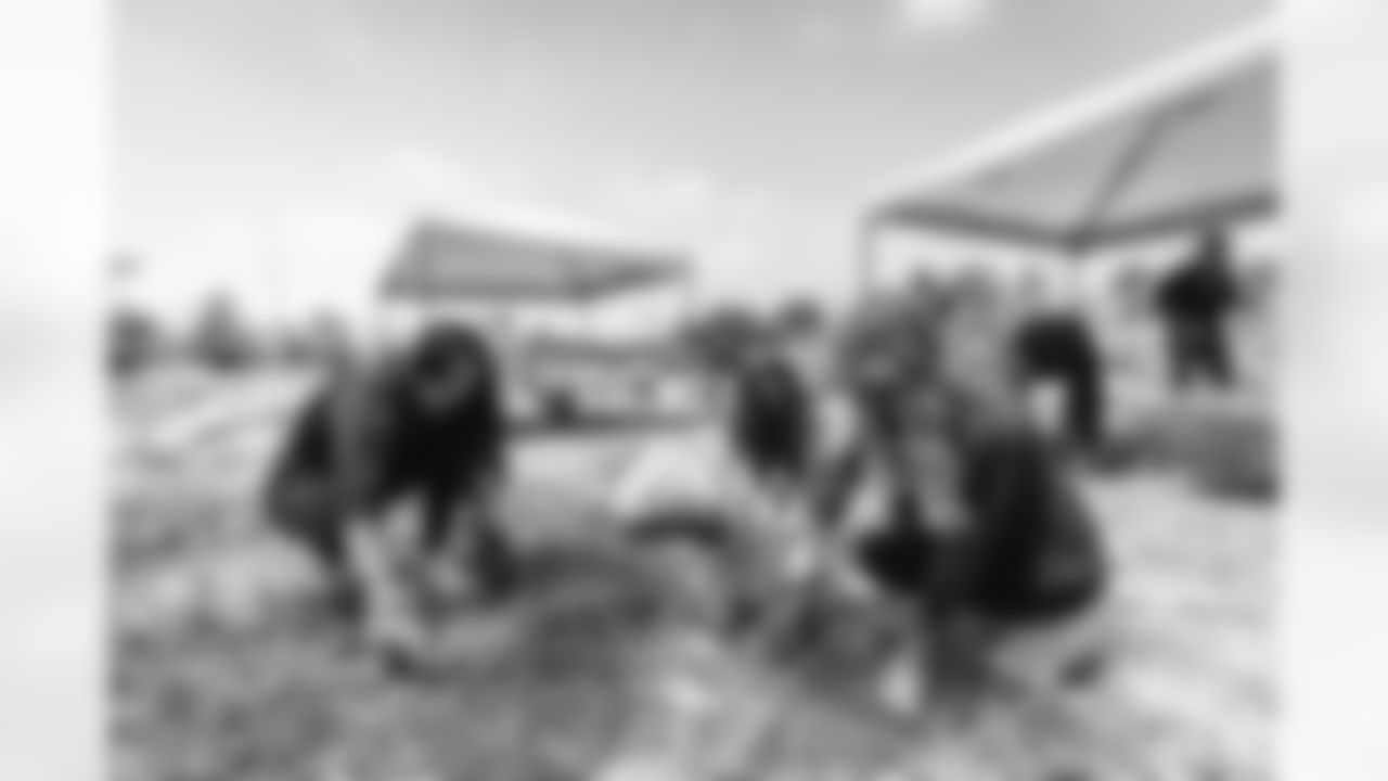 E_250606_1142_City_Year_Beautification_21567