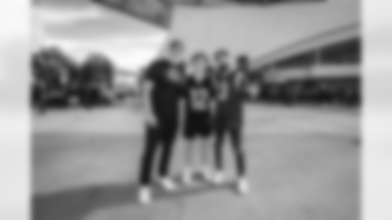 The Los Angeles Rams take on the Detroit Lions in week 15 of the 2025 NFL regular season.