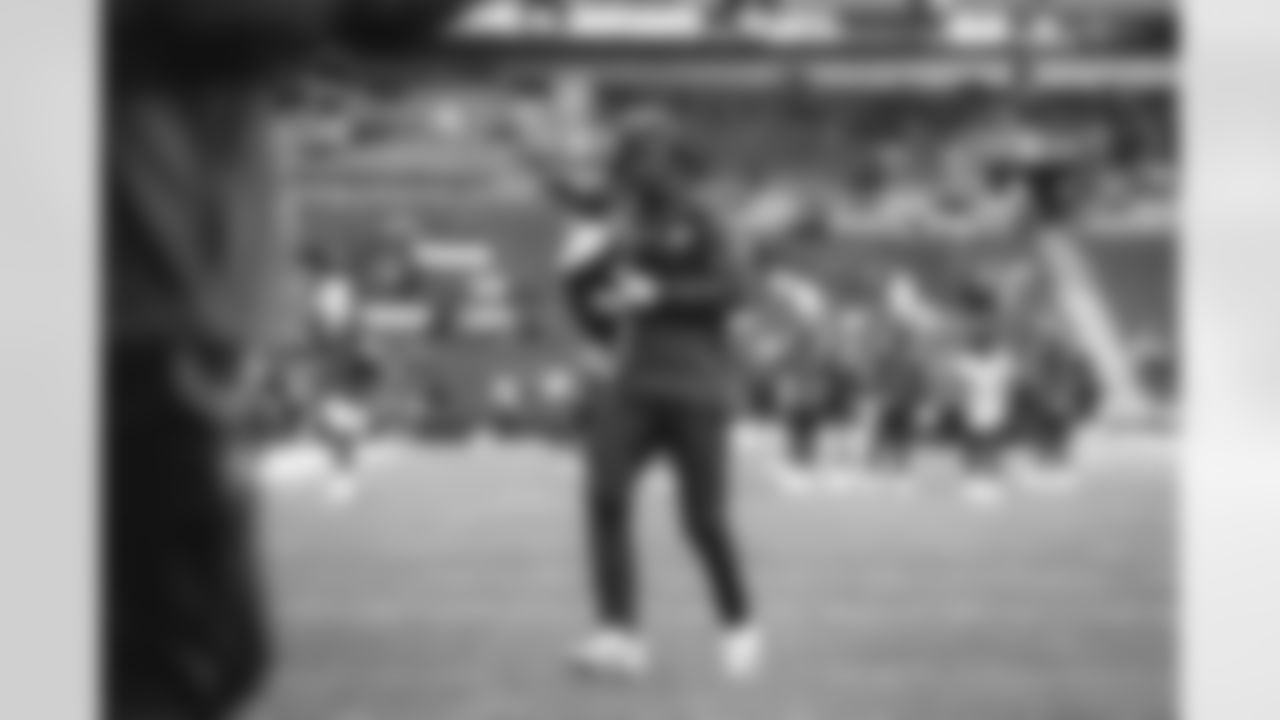 5 WR Tutu Atwell warms up pregame ahead of the Rams vs. Jaguars Week 7 matchup